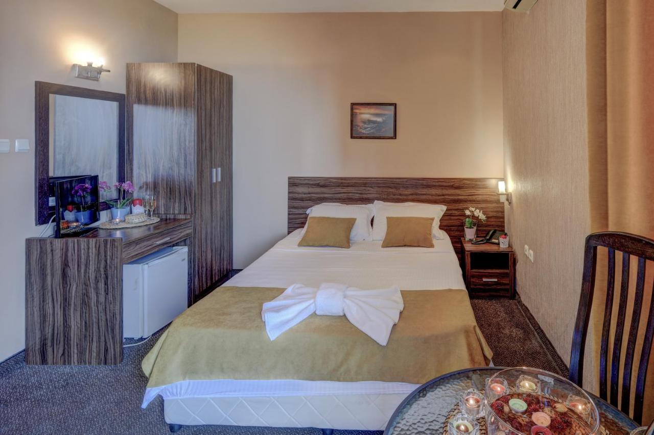 וארנה Ellinis Hotel מראה חיצוני תמונה