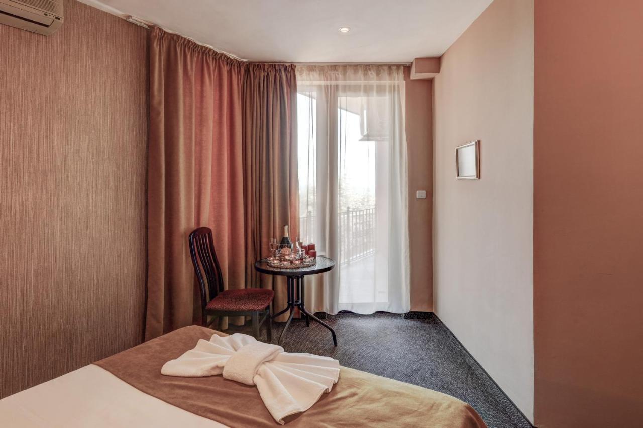 וארנה Ellinis Hotel מראה חיצוני תמונה