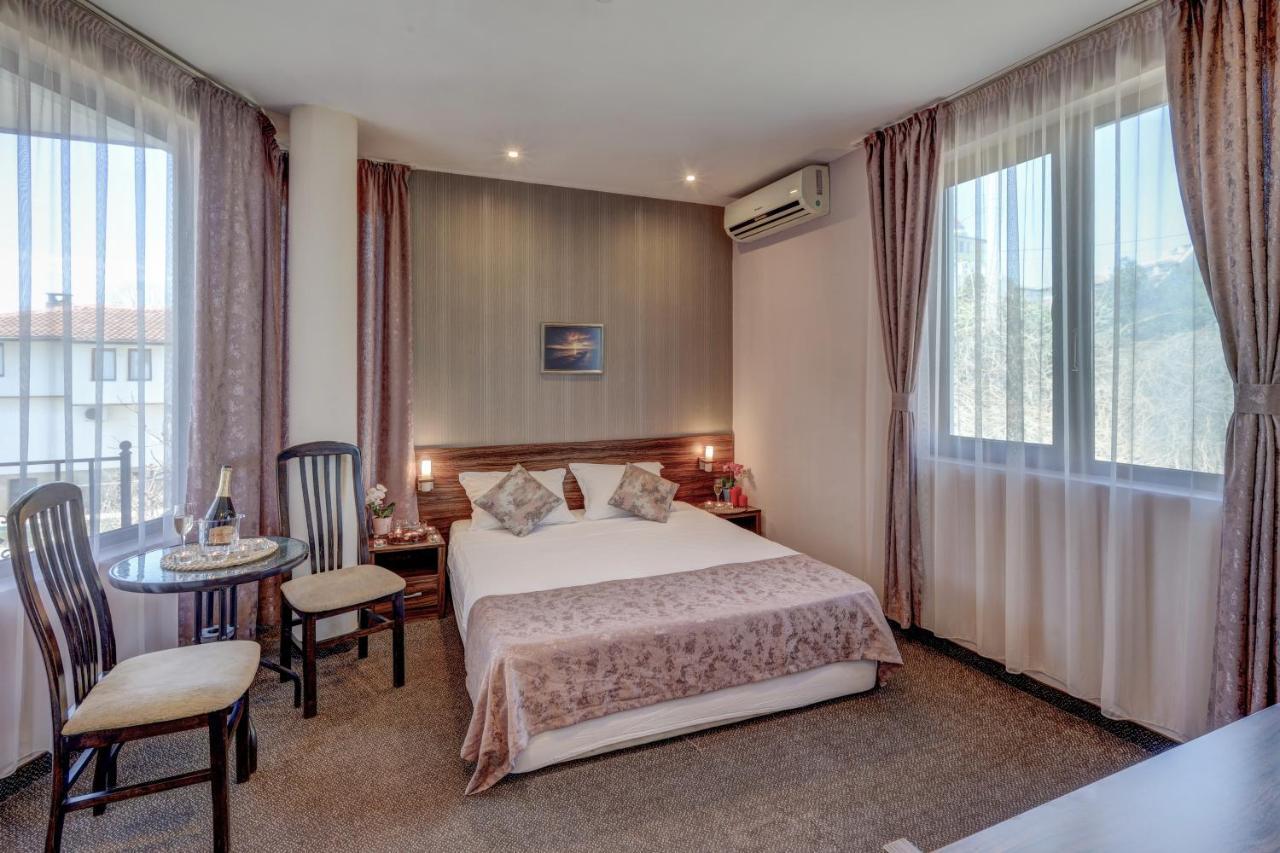 וארנה Ellinis Hotel מראה חיצוני תמונה