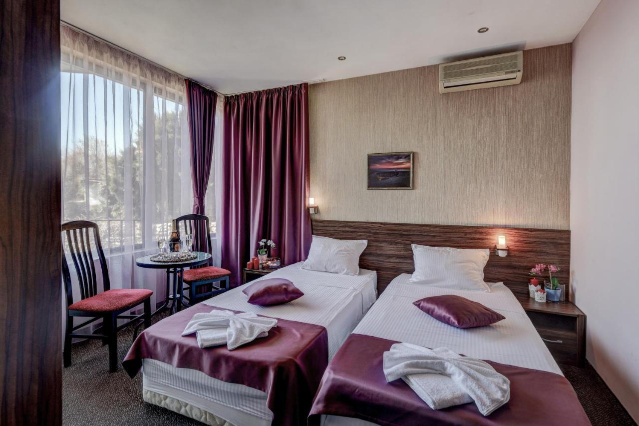 וארנה Ellinis Hotel מראה חיצוני תמונה