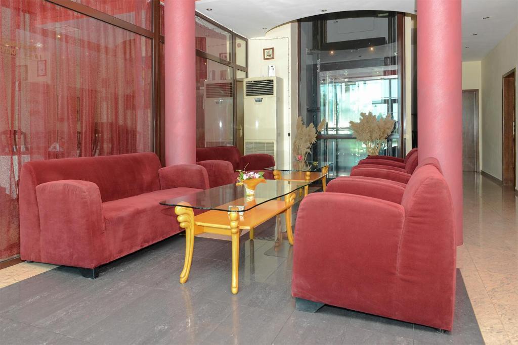 וארנה Ellinis Hotel מראה חיצוני תמונה