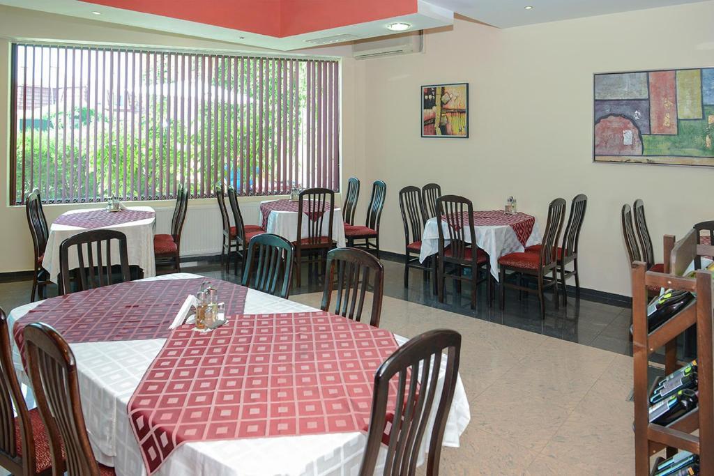 וארנה Ellinis Hotel מראה חיצוני תמונה
