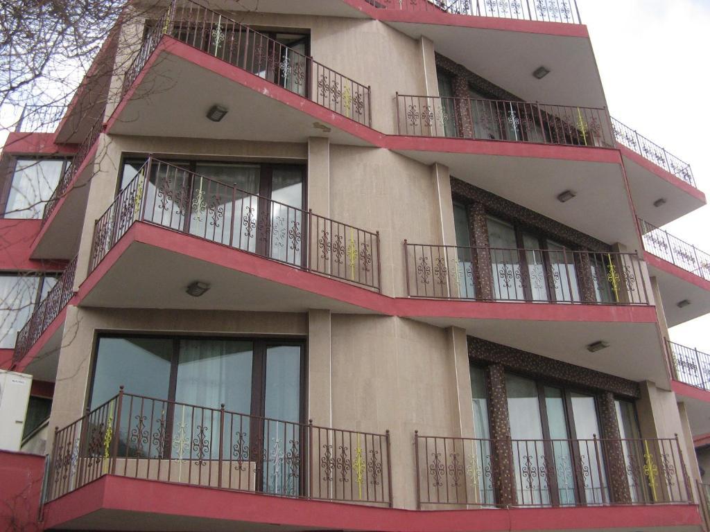 וארנה Ellinis Hotel מראה חיצוני תמונה