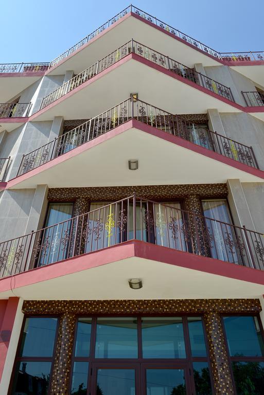 וארנה Ellinis Hotel מראה חיצוני תמונה